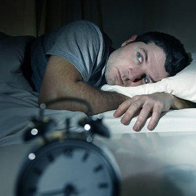 علت بی‌خوابی شبانه و راه درمان آن چیست؟
